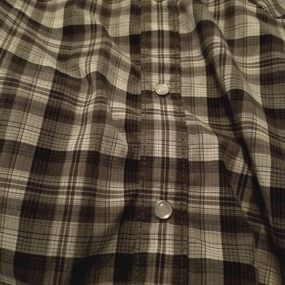 Van's Short Sleeve Plaid Snap Button Down Shirt - Picture 10 of 10